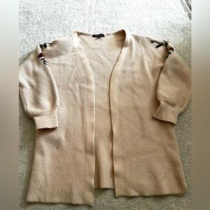 Cardigan with embroidery flowers